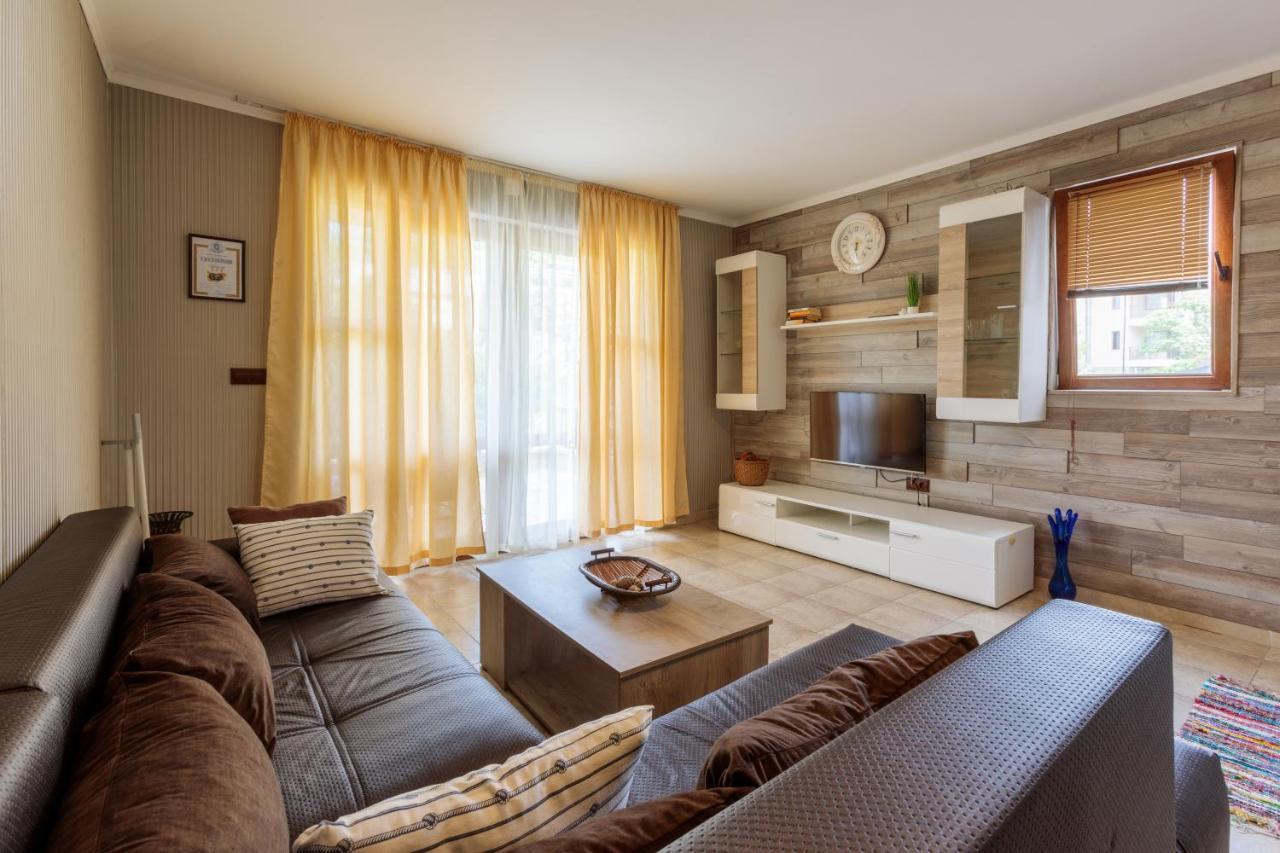 Aparthouse Paradise Bay Apartament *