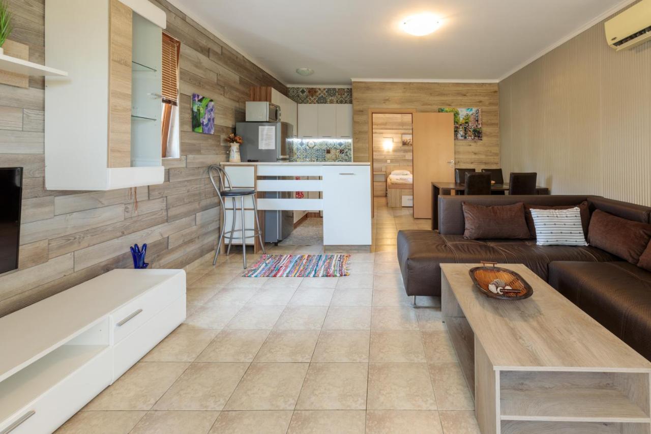 Aparthouse Paradise Bay Apartament